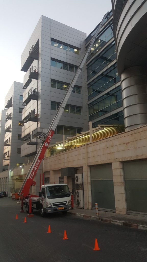מנוף הרמה בתל אביב