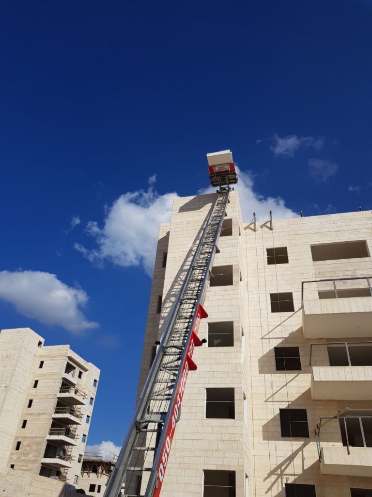 מנוף הרמה להעברת דירה